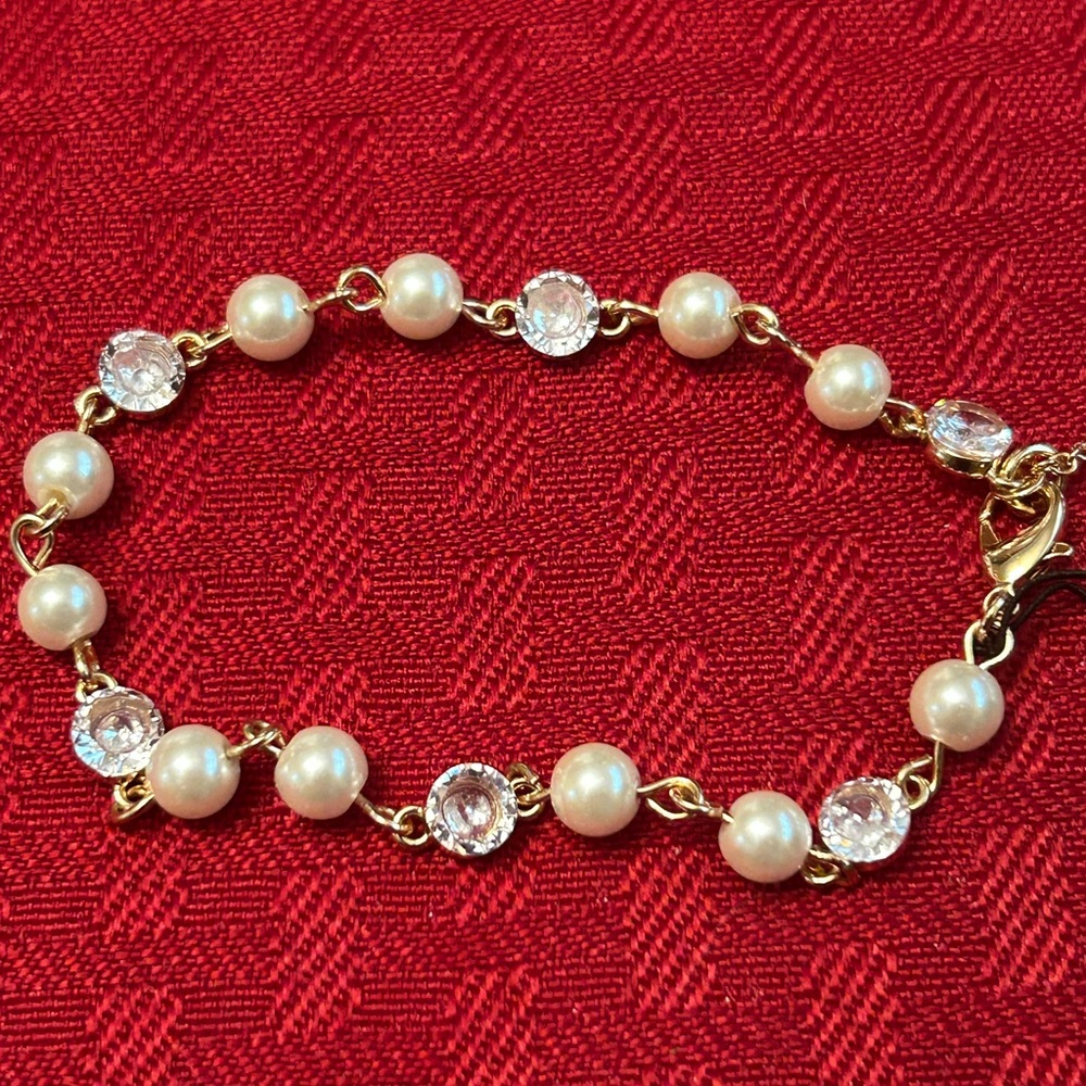 Anne Klein Bracelet NWT Cubic Zirconia Pearl 8” Adjustable Classy